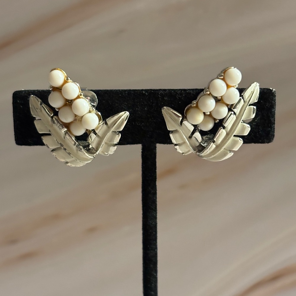 Vintage Coro Silver White Enamel Leaf Clip Earrings 1”